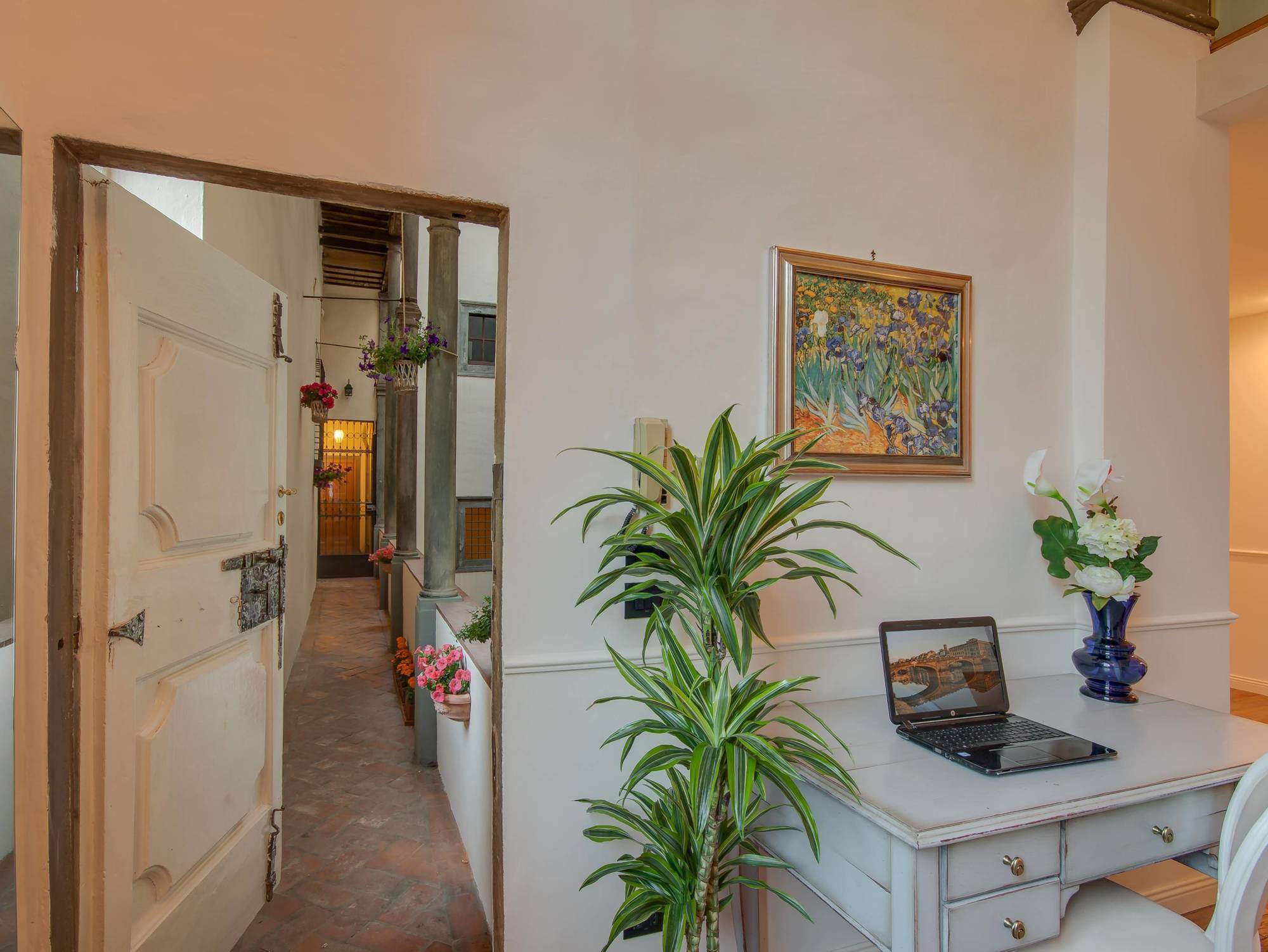 Residenza D'Epoca Borgo Albizi Hotel Флоренция Екстериор снимка