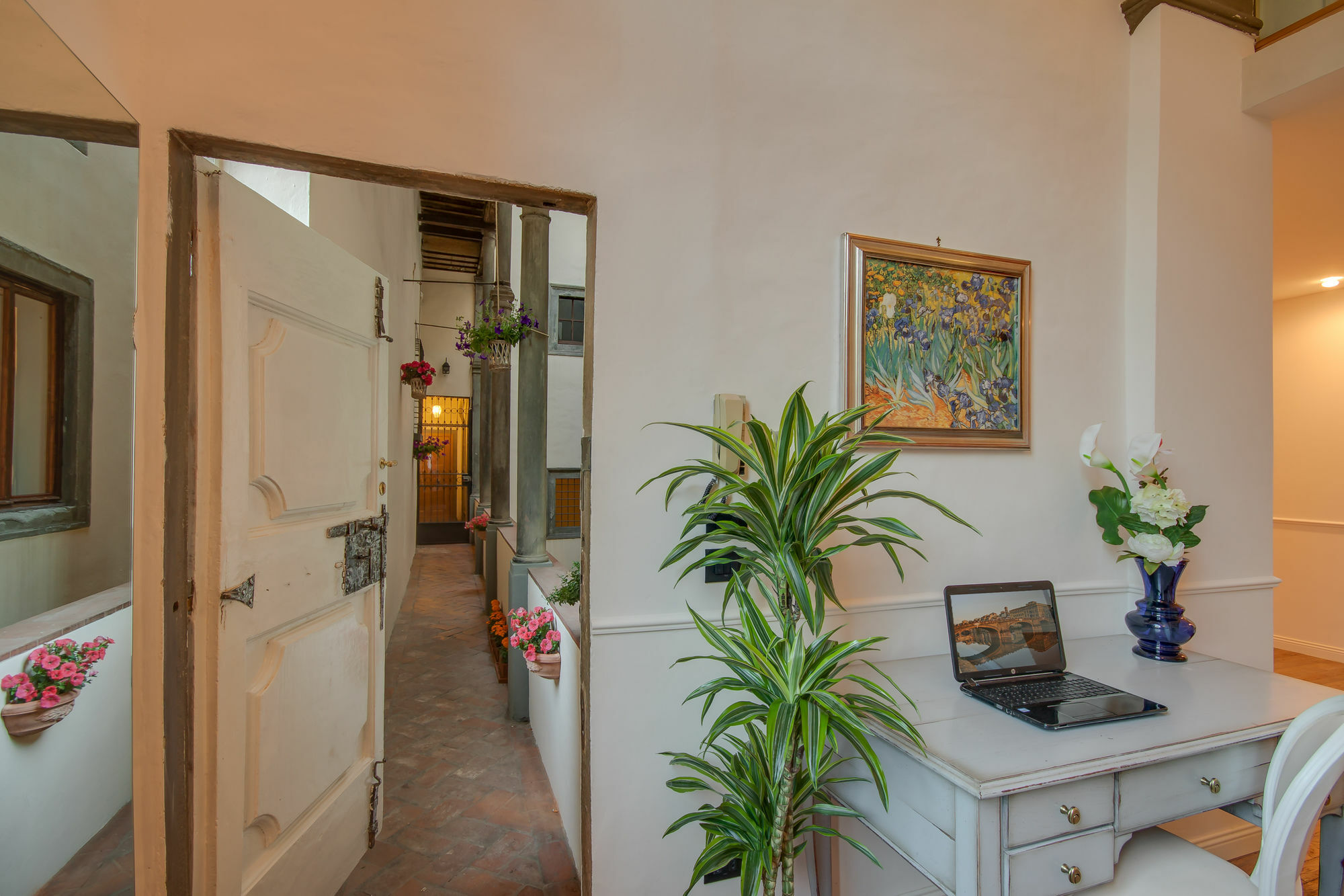 Residenza D'Epoca Borgo Albizi Hotel Флоренция Екстериор снимка